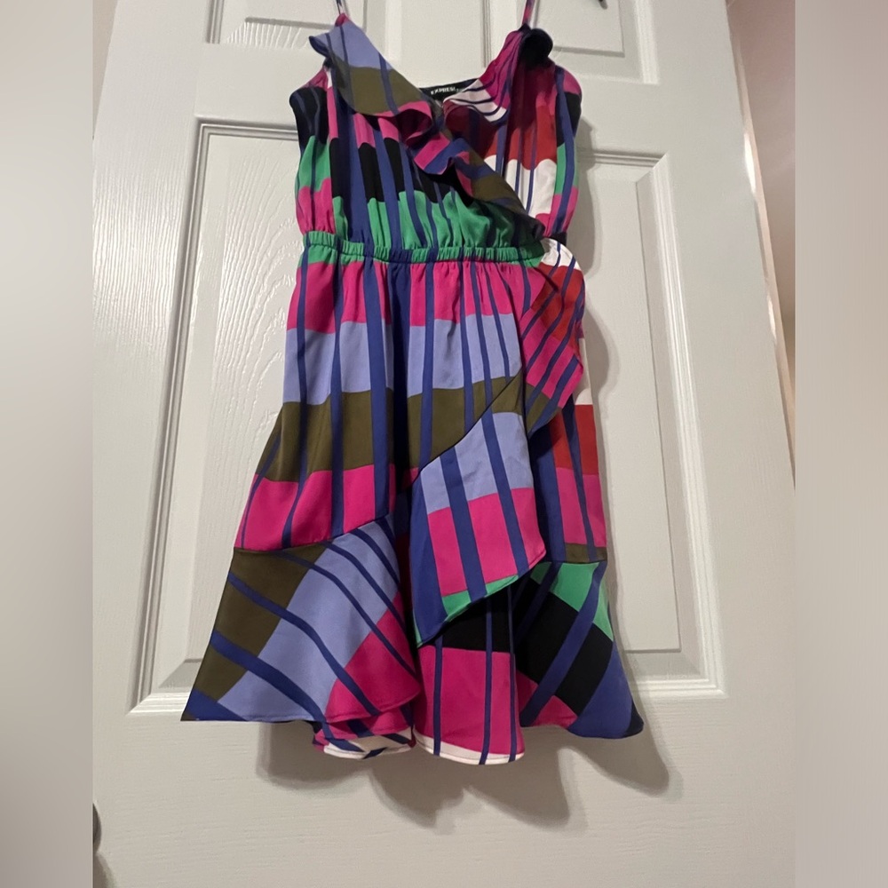 EXPRESS WOMEN CASUAL
RUFFLES OVERLAP MINI DRESS SIZE SMALL